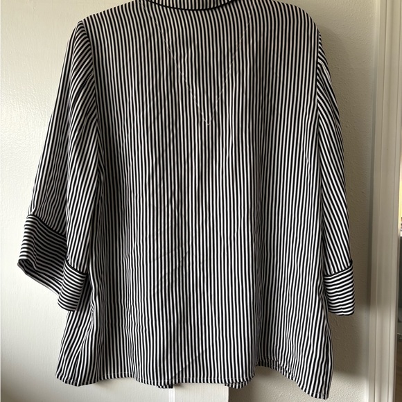 Black and White Striped Blazer - Picture 5 of 5